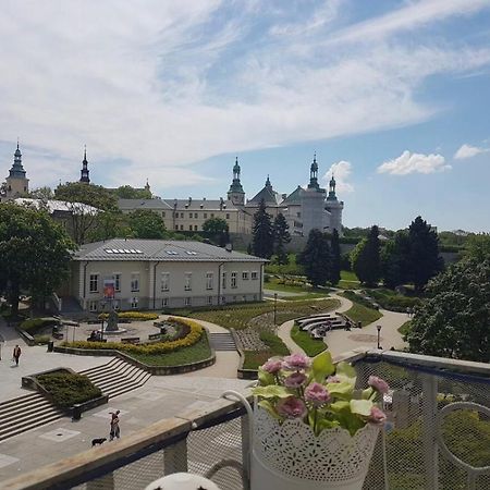 Apartamenty Sienkiewicza De Lux z widokiem na PAŁAC BISKUPÓW, parkingiem CENTRUM Kielce Exterior foto